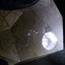 画像4: ルチルクォーツ 原石 ポリッシュ 273g ブラジル産 【 一点もの 】 Rutile quartz 希少 針水晶 ゴールド ルチル 鉱物 浄化 お守り オブジェ 幸運 開運 天然石 パワーストーン (4)