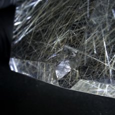画像4: ルチルクォーツ 原石 ポリッシュ 284g ブラジル産 【 一点もの 】 Rutile quartz 希少 針水晶 シルバー ルチル 鉱物 浄化 お守り オブジェ 幸運 開運 天然石 パワーストーン (4)