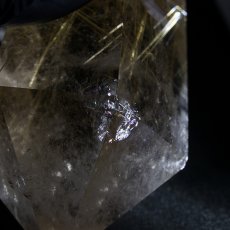 画像4: ルチルクォーツ 原石 ポリッシュ 345g ブラジル産 【 一点もの 】 Rutile quartz 希少 針水晶 ゴールド ルチル 鉱物 浄化 お守り オブジェ 幸運 開運 天然石 パワーストーン (4)