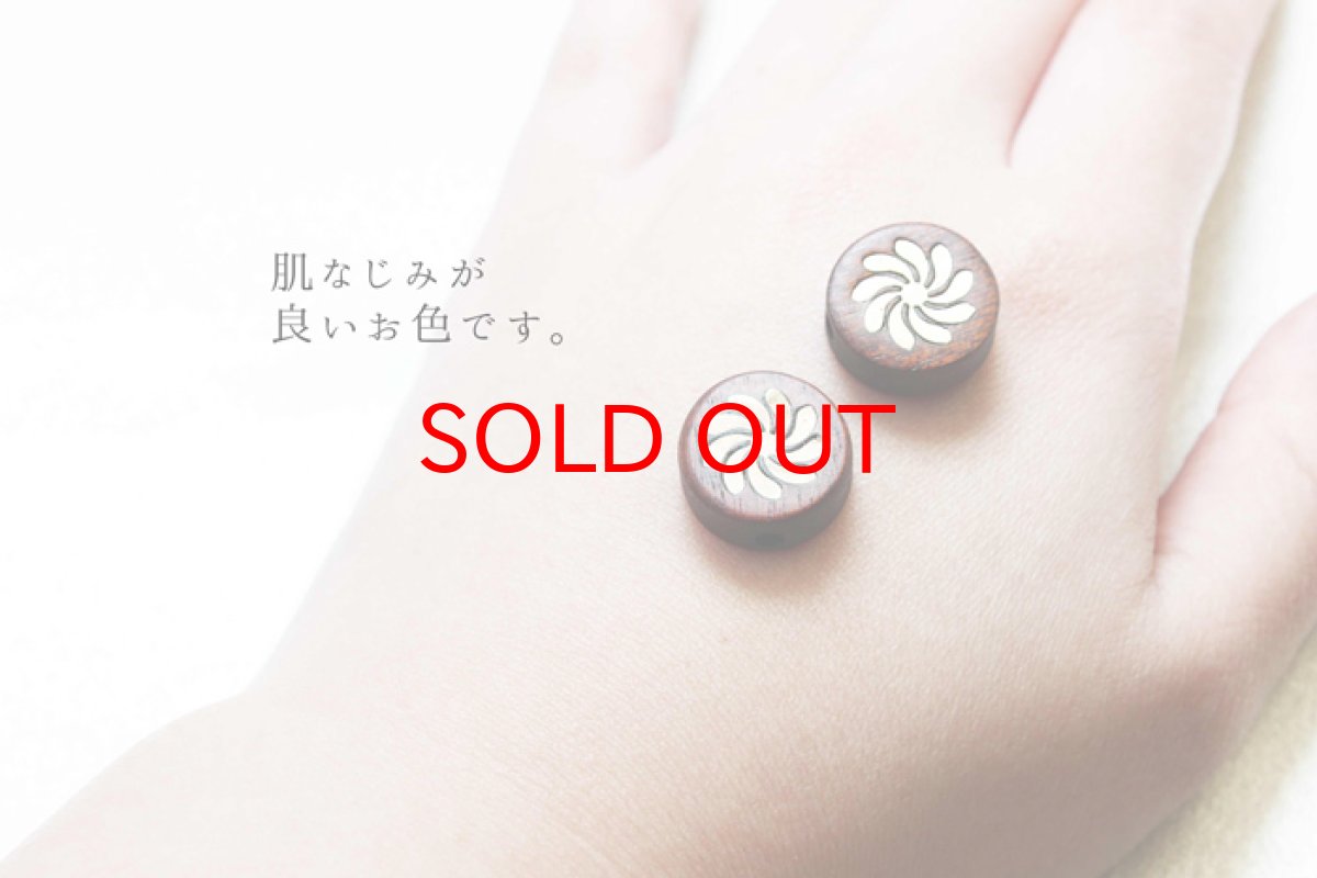 画像2: 【一粒売り】 ウッドビーズ 花 フラワー 紫檀 ローズウッド 約15mm 品番： 10332 天然木 風水 ハンドメイド アクセサリーパーツ ナチュラル (2)