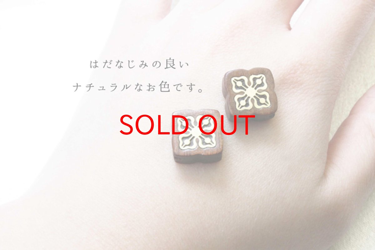 画像2: 【一粒売り】 ウッドビーズ ダイヤ 正方形 紫檀 ローズウッド 約15mm 品番: 10957 天然木 風水 ハンドメイド アクセサリーパーツ ナチュラル (2)