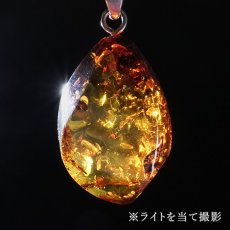 画像3: アンバー ペンダントトップ SV925 リトアニア産 【一点もの】 Amber 天然アンバー 琥珀 内包物 植物 天然石 パワーストーン カラーストーン (3)