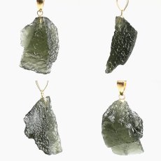 画像2: モルダバイト ペンダントトップ K18 チェコ産 ラフ 原石【一点もの】Moldavite 日本製 自社製 モルダヴ石 希少 レア 浄化 天然石 パワーストーン カラーストーン (2)