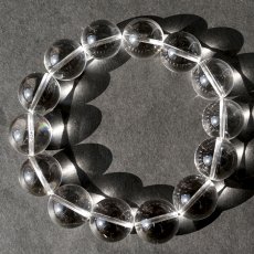 画像2: 天然水晶 16mm ブレスレット 【山梨甲府研磨】 AAA+ランク ブラジル産 手研磨 山梨県甲府市 職人 匠 宝石研磨 伝統技術 無処理 お守り 浄化 天然石 パワーストーン (2)