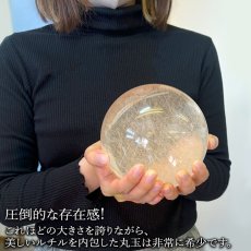画像5: ルチルクォーツ 丸玉 135mm ブラジル産 スフィア 【 一点もの 】 Rutile quartz 希少 針水晶 ルチル 鉱物 浄化 お守り 風水 オブジェ 幸運 開運 運気 天然石 パワーストーン (5)