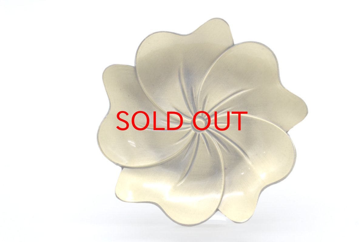 画像2: お香皿 約9cm 蓮模様 真鍮製 香炉 線香 神聖幾何学 お香立て 仏像 仏具 仏壇 アロマ アロマグッズ 浄化 さざれ 天然石 パワーストーン 厄除け 原石 念珠 縁起 吉祥 (2)