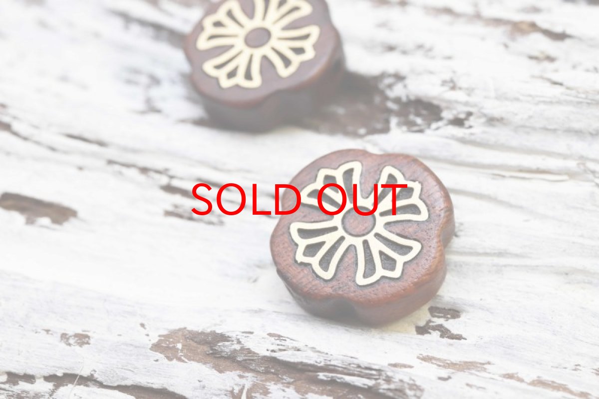 画像2: 【一粒売り】ウッドビーズ クロス 十字架 紫檀 ローズウッド 約15mm 天然木 風水 ハンドメイド アクセサリーパーツ ナチュラル 品番:11477 (2)