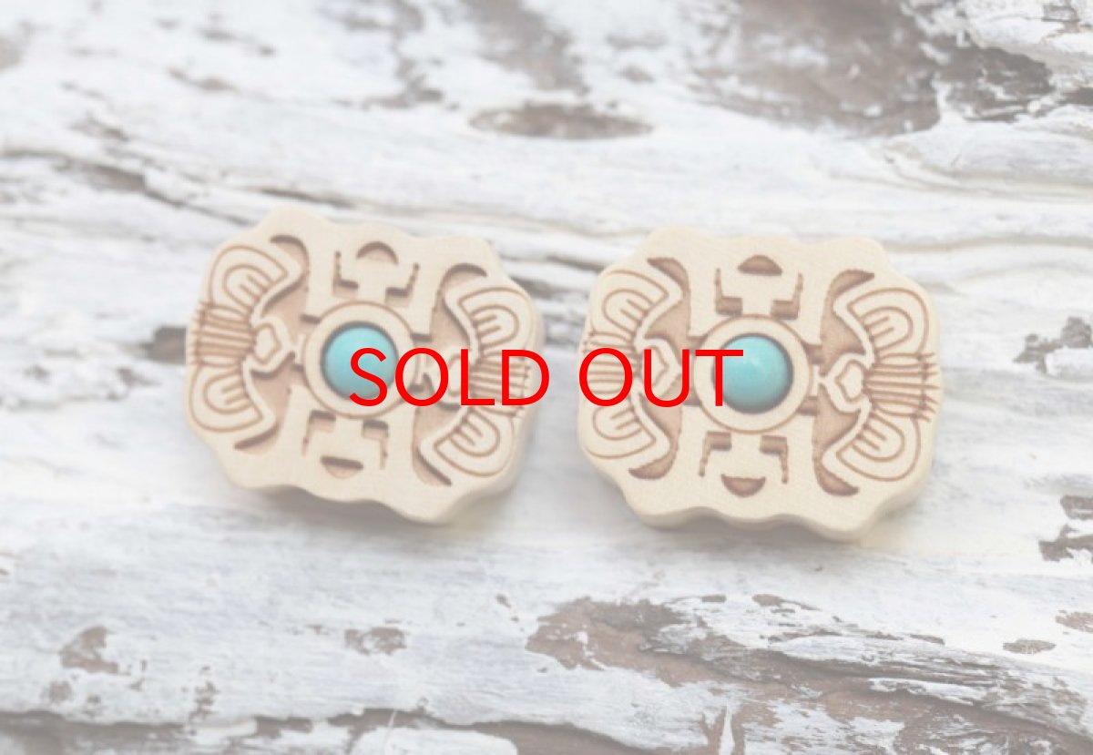 画像2: 【一粒売り】　ウッドビーズ　コウモリ紋　蝙蝠　柘植　box wood　フェイクターコイズ　約12×15mm 天然木 風水 ハンドメイド アクセサリーパーツ ナチュラル 品番：10877 (2)