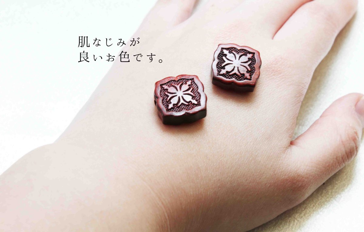 画像2: 【一粒売り】ウッドビーズ スクエア 剪紙 紫檀 ローズウッド 約16mm 天然木 風水 ハンドメイド アクセサリーパーツ ナチュラル 品番:11464 (2)
