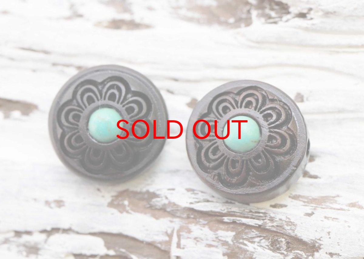 画像2: 【一粒売り】ウッドビーズ 八つ葉 黒檀 エボニー フェイクターコイズ 約15mm 天然木 風水 ハンドメイド アクセサリーパーツ ナチュラル 品番: 11638 (2)