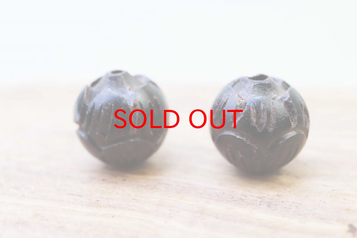 画像2: 【一粒売り】ウッドビーズ 蓮 ロータス 黒檀 エボニー 約8mm 天然木 風水 ハンドメイド アクセサリーパーツ ナチュラル 品番:9325 (2)