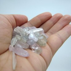 画像3: さざれ100g クンツァナイト Kunzite 天然石 パワーストーン (3)