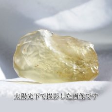 画像4: 【一点物】リビアングラス 原石 82.9g エジプト産 リビア砂漠 天然石 ガラス 隕石 宇宙 ガラス質 癒し 天然石 パワーストーン (4)