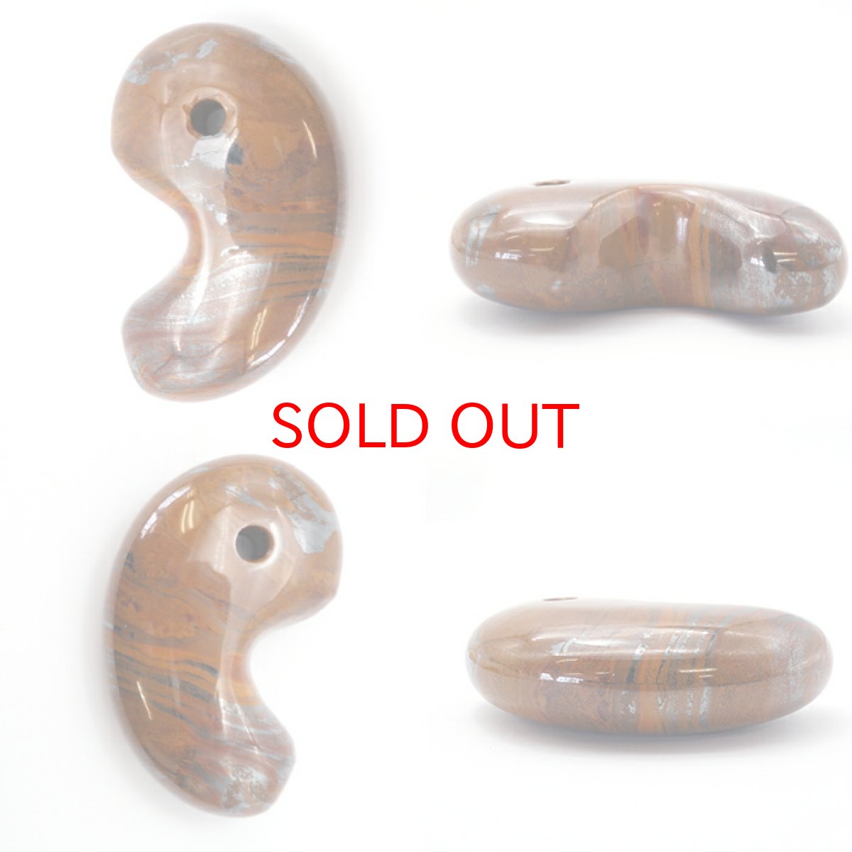 画像7: 特大サイズの天然石勾玉 台座付き  約8cm  【一点物】特大勾玉 お守り 浄化  台座 勾玉 聖域 室内装飾品 厄除け 置物 オブジェ 人気 贈り物 新築祝い 雑貨 小物 パワーストーン 天然石 (7)