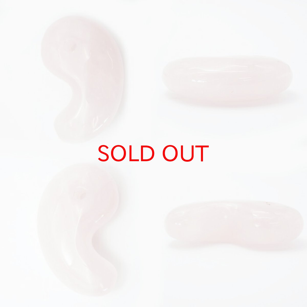 画像5: 特大サイズの天然石勾玉 台座付き  約8cm  【一点物】特大勾玉 お守り 浄化  台座 勾玉 聖域 室内装飾品 厄除け 置物 オブジェ 人気 贈り物 新築祝い 雑貨 小物 パワーストーン 天然石 (5)