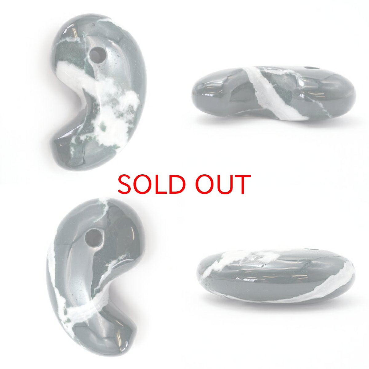 画像9: 特大サイズの天然石勾玉 台座付き  約8cm  【一点物】特大勾玉 お守り 浄化  台座 勾玉 聖域 室内装飾品 厄除け 置物 オブジェ 人気 贈り物 新築祝い 雑貨 小物 パワーストーン 天然石 (9)