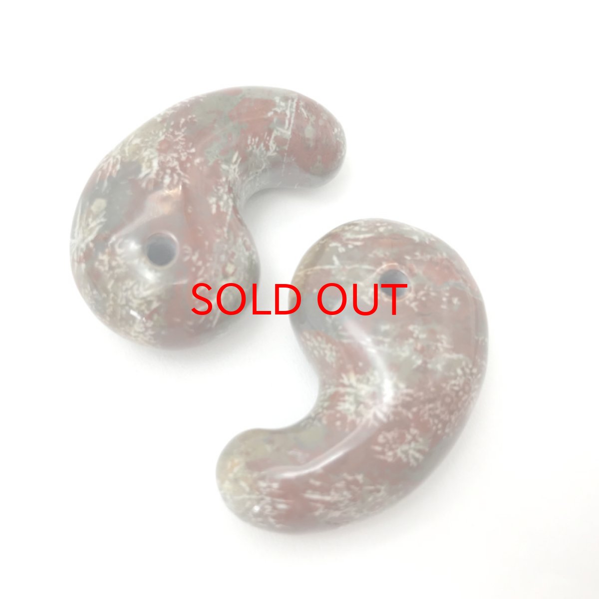 画像3: 【日本の石】 津軽錦石 赤 勾玉 約30mm 青森県 鉱物 天然石 パワーストーン (3)