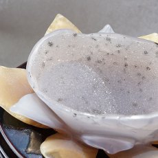 画像2: メノウ 蓮 ジオード ブラジル産 木製台座付き 【 一点物 】 agate  蓮の花ジオード 瑪瑙 めのう ジオード 金運 財運 浄化 置き物 浄化 台座付き お守り 天然石 パワーストーン (2)