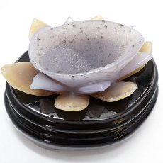 画像5: メノウ 蓮 ジオード ブラジル産 木製台座付き 【 一点物 】 agate  蓮の花ジオード 瑪瑙 めのう ジオード 金運 財運 浄化 置き物 浄化 台座付き お守り 天然石 パワーストーン (5)