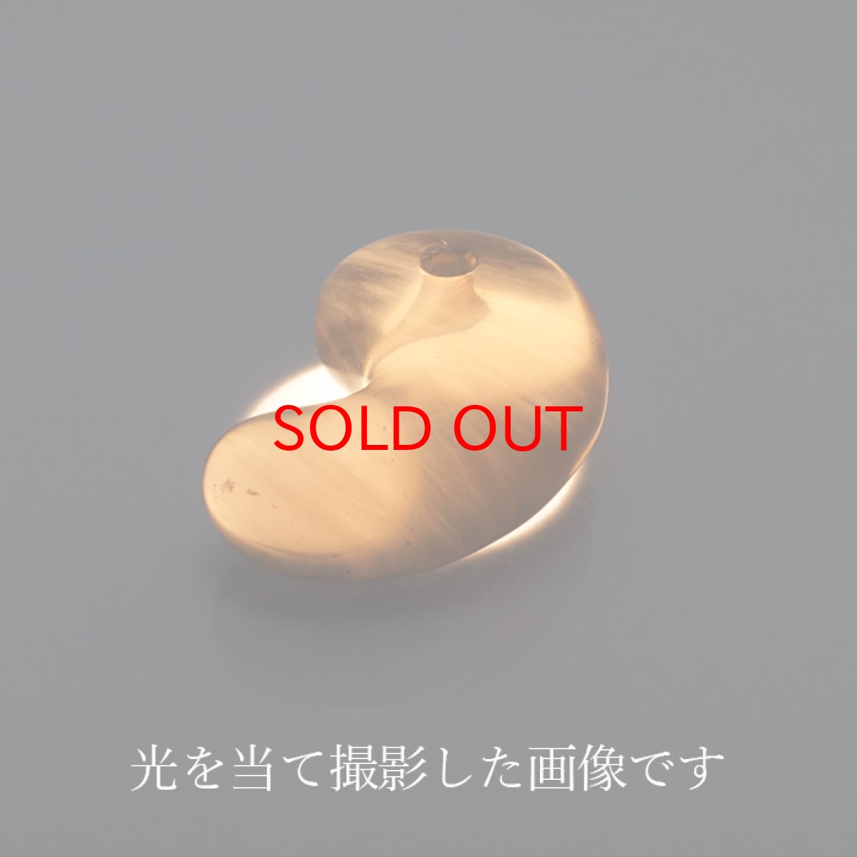 画像3: 【 一点物 】 コロンビアナイト 勾玉 27mm コロンビア産 日本製 自社製 Colombianites 天然ガラス 超希少原石 お守り 天然石 パワーストーン (3)