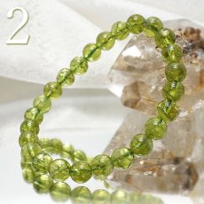 画像4: ペリドット ブレスレット 7mm玉 パキスタン産 【 一点もの 】   peridot 希少 お守り 浄化 天然石 パワーストーン 【送料無料】 (4)