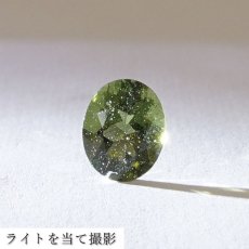 画像4: 【 一点物 】 モルダバイト ルース 2.8ct チェコ産 オーバルカット moldavite 天然ガラス 隕石 才能 能力 エネルギー モルダヴ石 超希少原石 天然石 パワーストーン (4)