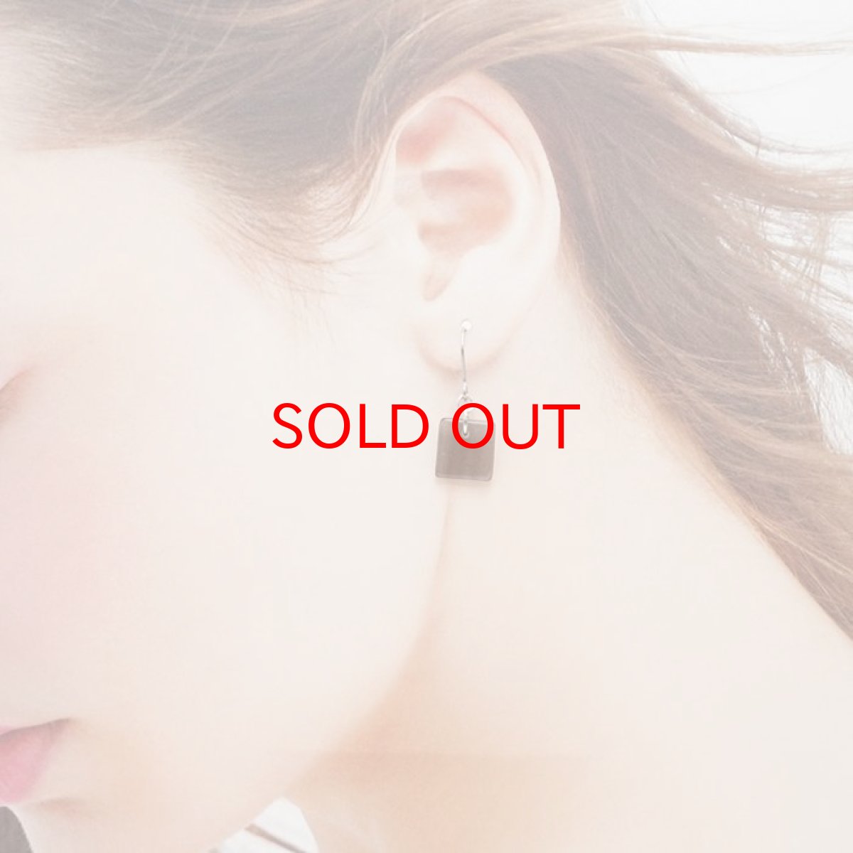 画像2: アグニマニタイト ピアス インドネシア産 H&E社推奨【 一点物 】 日本製 天然ガラス 超希少石 テクタイト レア 天然石 パワーストーン (2)