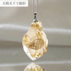 画像4: ルチルクォーツ ペンダントトップ 原石 ペンダント 【 1点もの 】 ネックレス 金紅石入り水晶 黄金色 ブラジル産 日本製 シルバー ゴールド necklace pendant ルチル 天然石 パワーストーン 浄化 お守り カラーストーン (4)