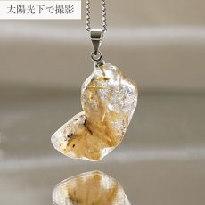 画像4: ルチルクォーツ ペンダントトップ 原石 ペンダント 【 1点もの 】 ネックレス 金紅石入り水晶 黄金色 ブラジル産 日本製 シルバー ゴールド necklace pendant ルチル 天然石 パワーストーン 浄化 お守り カラーストーン (4)