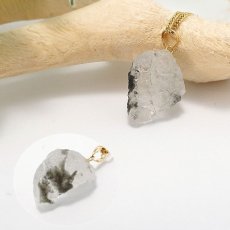 画像3: フェナカイト ラフ 原石 ペンダントトップ K18 15.25ct 日本製 【 1点もの 】ロシア産 ラフ原石 Phenakite 希少石 レア  誕生石 天然石 原石アクセサリー フェナス石 鉱物 pendant ネックレス 【 送料無料 】パワーストーン 浄化 お守り 天然石 カラーストーン (3)