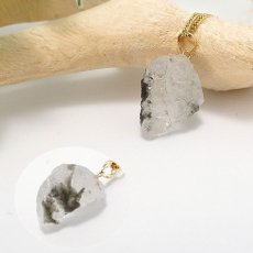 画像3: フェナカイト ラフ 原石 ペンダントトップ K18 15.25ct 日本製 【 1点もの 】ロシア産 ラフ原石 Phenakite 希少石 レア  誕生石 天然石 原石アクセサリー フェナス石 鉱物 pendant ネックレス 【 送料無料 】パワーストーン 浄化 お守り 天然石 カラーストーン (3)