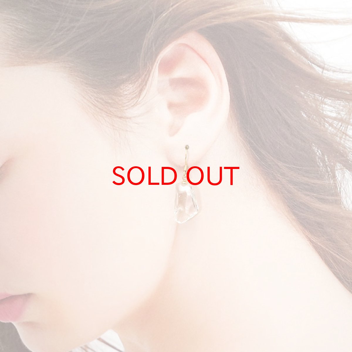 画像3: アーカンソー水晶 ステンレスフックピアス アメリカ産 4月の誕生石 【 一点もの 】日本製  ステンレスピアス シリコンダブルキャッチ  透明 クリアアクセサリー 天然石ピアス ラフ原石 世界に一つだけ お守り 浄化 天然石 パワーストーン カラーストーン (3)