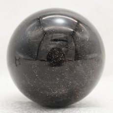 画像2: 【 一点物 】 【 日本の石 】 黒平水晶 丸玉 58mm 270ｇ 山梨県産 黒水晶 Kurobera Quartz お守り 浄化 国産水晶 天然石 パワーストーン 日本銘石 カラーストーン (2)