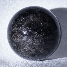 画像5: 【 一点物 】 【 日本の石 】 黒平水晶 丸玉 58mm 270ｇ 山梨県産 黒水晶 Kurobera Quartz お守り 浄化 国産水晶 天然石 パワーストーン 日本銘石 カラーストーン (5)