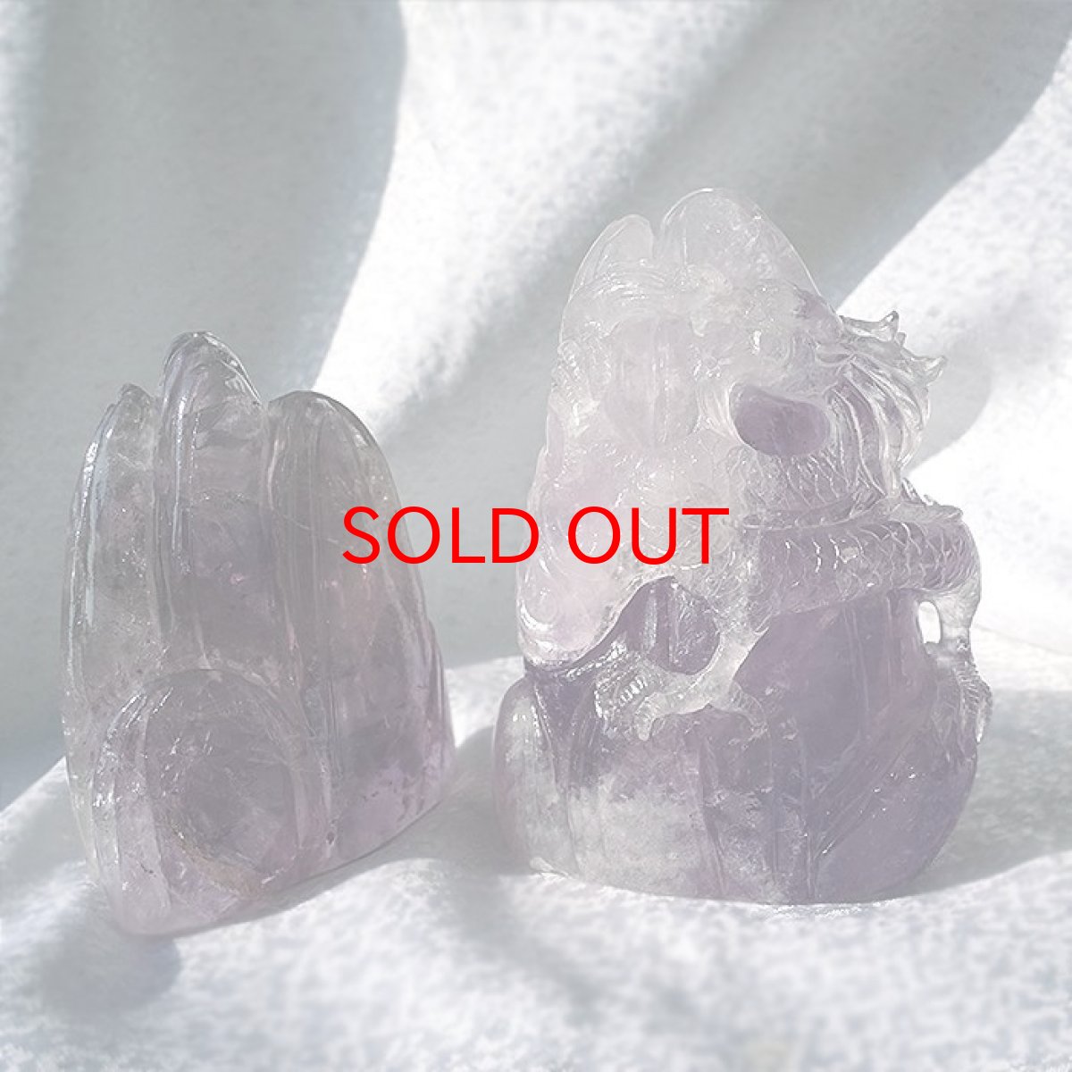 画像4: 【一点物】 山登り龍 龍の彫り物 《台座付き》天然石 アメジスト 干支 辰 龍 りゅう 置物 手作り 手彫り 玄関 リビング エントランス 受付 ブラジル (4)