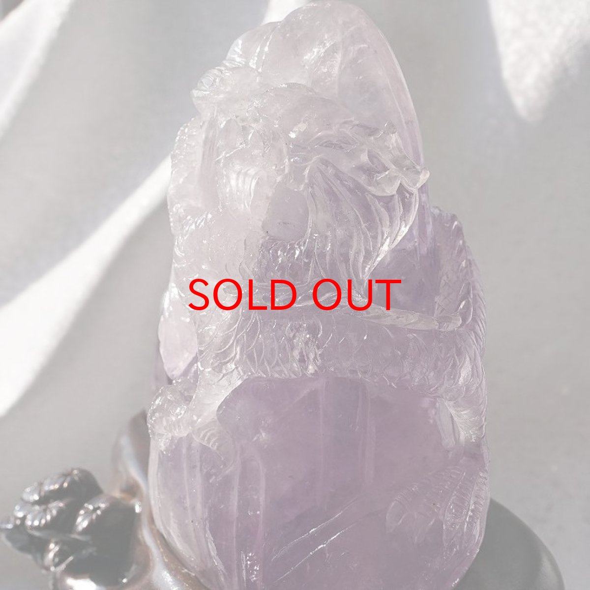 画像5: 【一点物】 山登り龍 龍の彫り物 《台座付き》天然石 アメジスト 干支 辰 龍 りゅう 置物 手作り 手彫り 玄関 リビング エントランス 受付 ブラジル (5)