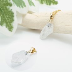 画像3: フェナカイト ラフ 原石 ペンダントトップ K18 4.6ct AAAランク 日本製 【 1点もの 】ロシア産 ラフ原石 Phenakite 希少石 レア  誕生石 天然石 原石アクセサリー フェナス石 鉱物 pendant ネックレス 【 送料無料 】パワーストーン 浄化 お守り 天然石 カラーストーン (3)