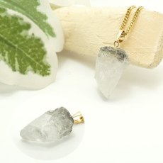 画像3: フェナカイト ラフ 原石 ペンダントトップ K18 9.6ct AAAランク 日本製 【 1点もの 】ロシア産 ラフ原石 Phenakite 希少石 レア  誕生石 天然石 原石アクセサリー フェナス石 鉱物 pendant ネックレス 【 送料無料 】パワーストーン 浄化 お守り 天然石 カラーストーン (3)