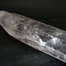 画像2: レーザークォーツ 水晶 中国産 原石  【一点もの】 虹入り水晶 クリスタル クォーツ 原石 浄化 空間 レーザーパワーチャージ ポイント 天然石 パワーストーン  希少石 レアストーン お守り 浄化 カラーストーン (2)