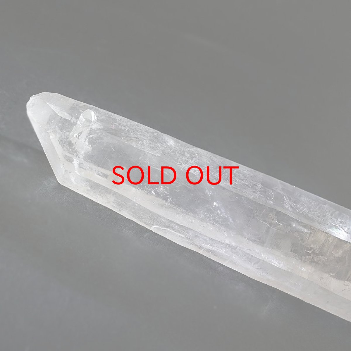 画像2: レーザークォーツ 水晶 中国産 原石  【一点もの】 虹入り水晶 クリスタル クォーツ 原石 浄化 空間 レーザーパワーチャージ ポイント 天然石 パワーストーン  希少石 レアストーン お守り 浄化 カラーストーン (2)