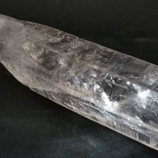 画像4: レーザークォーツ 水晶 中国産 原石  【一点もの】 虹入り水晶 クリスタル クォーツ 原石 浄化 空間 レーザーパワーチャージ ポイント 天然石 パワーストーン  希少石 レアストーン お守り 浄化 カラーストーン (4)