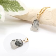 画像3: フェナカイト ラフ 原石 ペンダントトップ K18 3.8ct 日本製 【 1点もの 】ロシア産 ラフ原石 Phenakite 希少石 レア  誕生石 天然石 原石アクセサリー フェナス石 鉱物 pendant ネックレス 【 送料無料 】パワーストーン 浄化 お守り 天然石 カラーストーン (3)