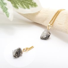 画像3: フェナカイト ラフ 原石 ペンダントトップ K18 2.3ct 日本製 【 1点もの 】ロシア産 ラフ原石 Phenakite 希少石 レア  誕生石 天然石 原石アクセサリー フェナス石 鉱物 pendant ネックレス 【 送料無料 】パワーストーン 浄化 お守り 天然石 カラーストーン (3)