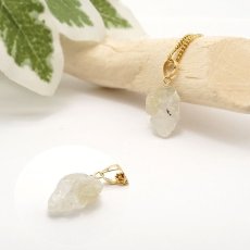 画像3: フェナカイト ラフ 原石 ペンダントトップ K18 3.7ct  A ランク 日本製 【 1点もの 】ロシア産 ラフ原石 Phenakite 希少石 レア  誕生石 天然石 原石アクセサリー フェナス石 鉱物 pendant ネックレス 【 送料無料 】パワーストーン 浄化 お守り 天然石 カラーストーン (3)