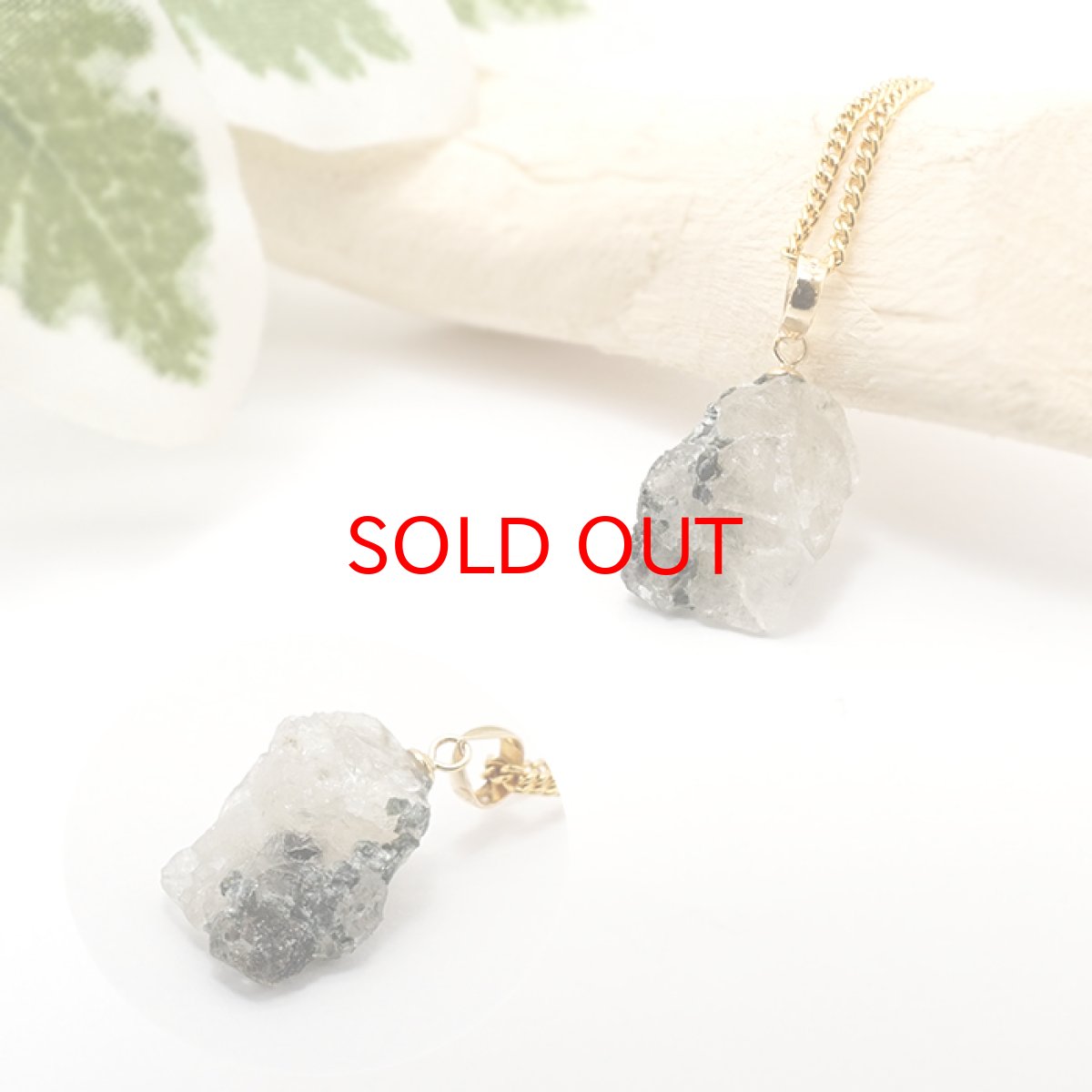画像3: 【20%OFFセール】 フェナカイト ラフ 原石 ペンダントトップ K18 4.9ct  日本製 【 1点もの 】ロシア産 ラフ原石 Phenakite 希少石 レア  誕生石 天然石 原石アクセサリー フェナス石 鉱物 pendant ネックレス 【 送料無料 】パワーストーン 浄化 お守り 天然石 カラーストーン (3)