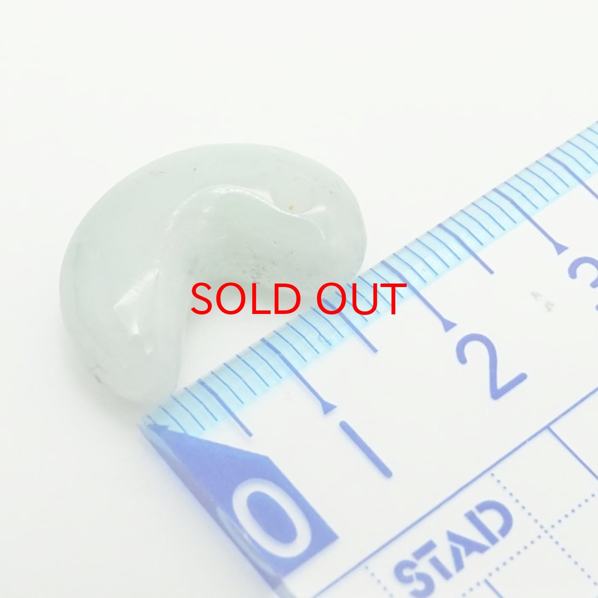 画像4: 【一点物】 【希少】 糸魚川翡翠 勾玉 3.2g 新潟県  幸運 ひすい ヒスイ 国石 パワーストーン 天然石 硬玉 ジェダイド  5月誕生石 糸魚川ひすい 健康運 お守り カラーストーン (4)