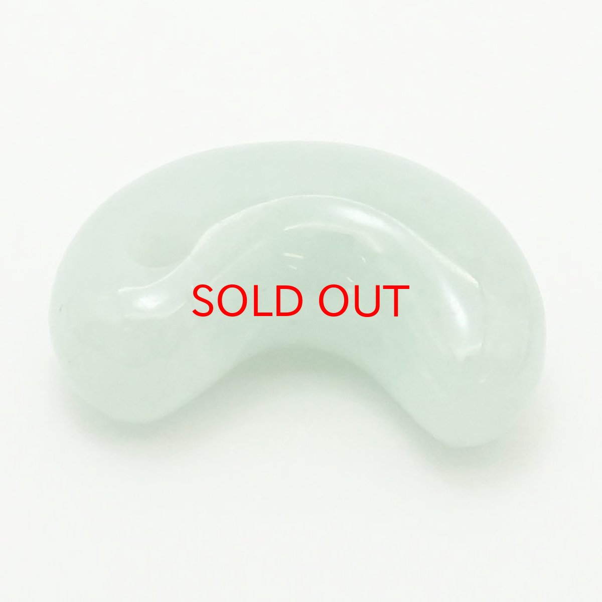 画像3: 【一点物】 【希少】 糸魚川翡翠 勾玉 5.5g 新潟県  幸運 ひすい ヒスイ 国石 パワーストーン 天然石 硬玉 ジェダイド  5月誕生石 糸魚川ひすい 健康運 お守り カラーストーン (3)