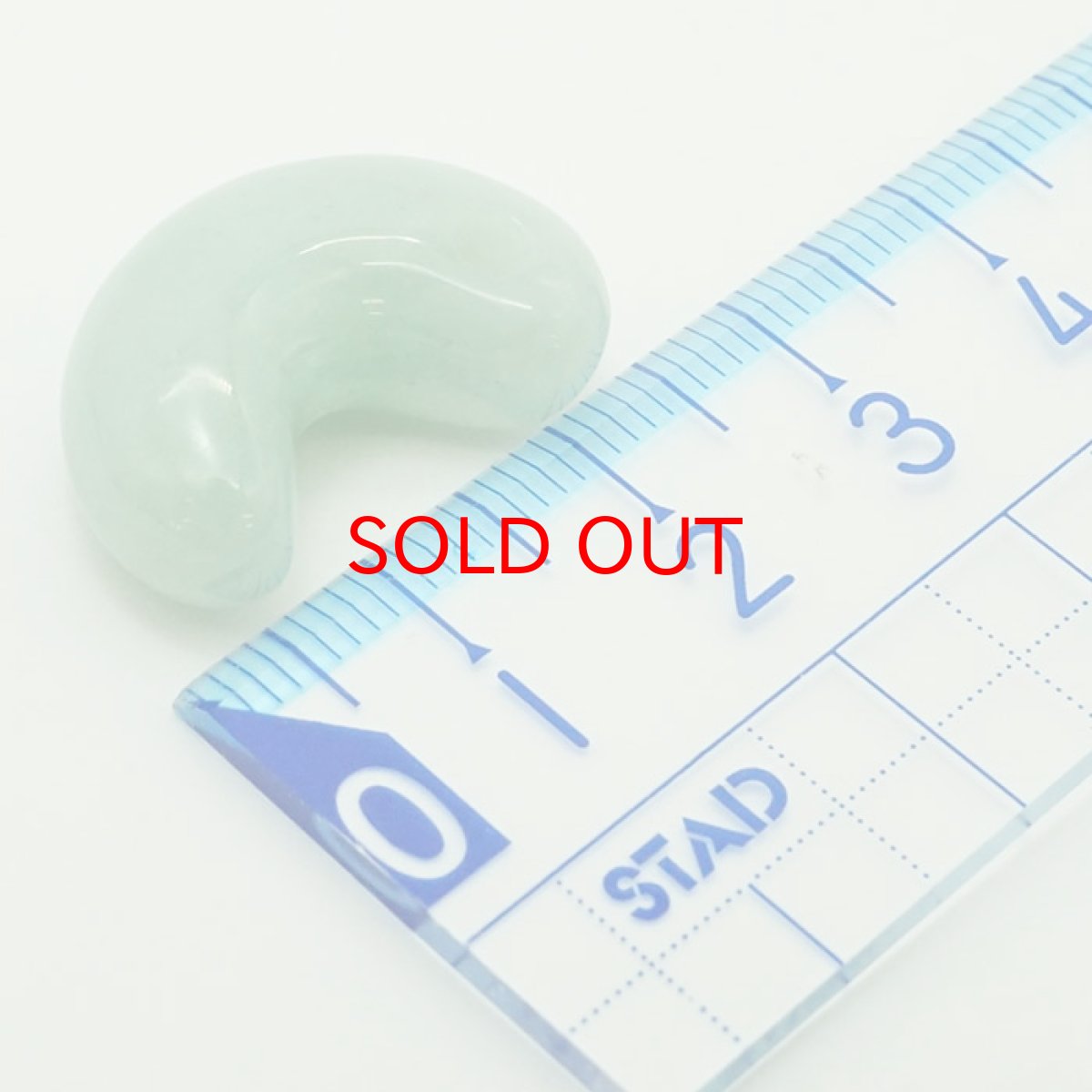 画像4: 【一点物】 【希少】 糸魚川翡翠 勾玉 5.5g 新潟県  幸運 ひすい ヒスイ 国石 パワーストーン 天然石 硬玉 ジェダイド  5月誕生石 糸魚川ひすい 健康運 お守り カラーストーン (4)