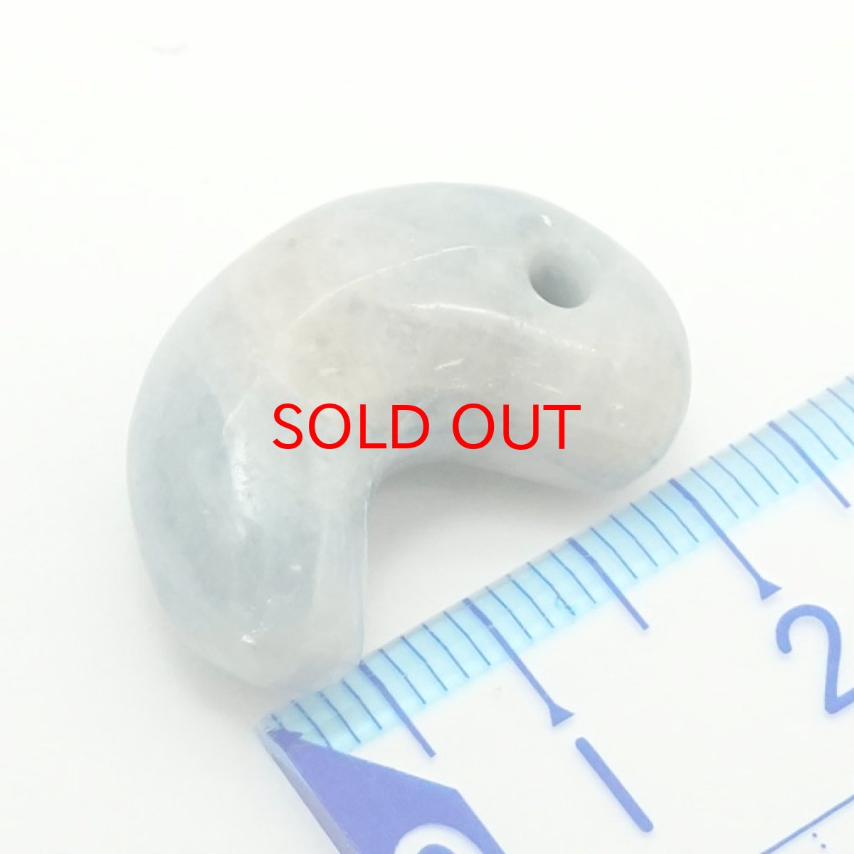 画像4: 【一点物】 【希少】 糸魚川ブルー翡翠 勾玉 6.3g 新潟県 小滝コン産 幸運 ひすい ヒスイ 国石 パワーストーン 天然石 硬玉 ジェダイド  5月誕生石 糸魚川ひすい 健康運 お守り カラーストーン (4)