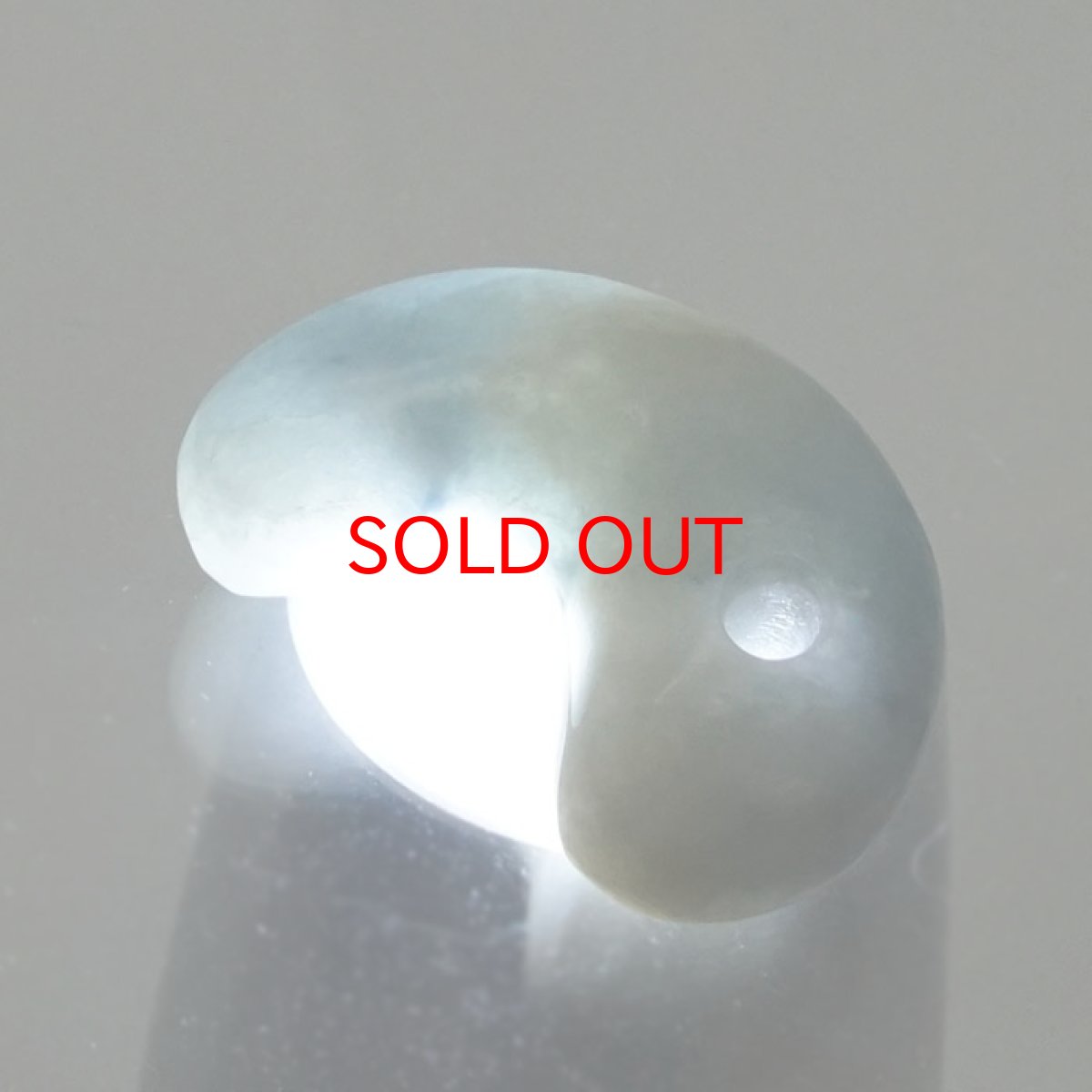 画像5: 【一点物】 【希少】 糸魚川ブルー翡翠 勾玉 6.3g 新潟県 小滝コン産 幸運 ひすい ヒスイ 国石 パワーストーン 天然石 硬玉 ジェダイド  5月誕生石 糸魚川ひすい 健康運 お守り カラーストーン (5)